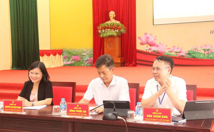 Đảng ủy xã Hòa Lạc tổ chức hội nghị góp ý dự thảo Văn kiện Đại hội Đảng bộ lần thứ Nhất, nhiệm kỳ 2025–2030- Ảnh 3.