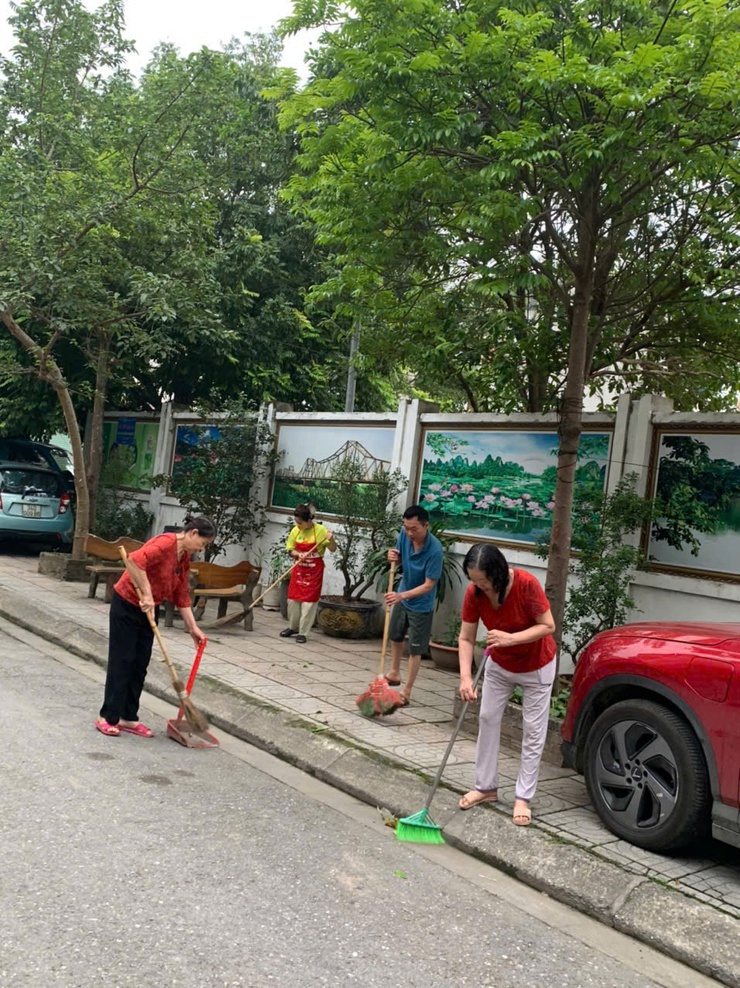 Phường Long Biên ra quân đảm bảo an ninh chính trị, trật tự an toàn xã hội – an toàn giao thông, trật tự xây dựng và đảm bảo vệ sinh môi trường- Ảnh 8.