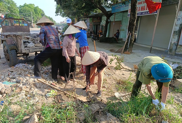 Thôn 4 xã Hòa Lạc phát động tổng vệ sinh môi trường chào mừng 80 năm Cách mạng Tháng Tám và Quốc khánh 2/9- Ảnh 4.