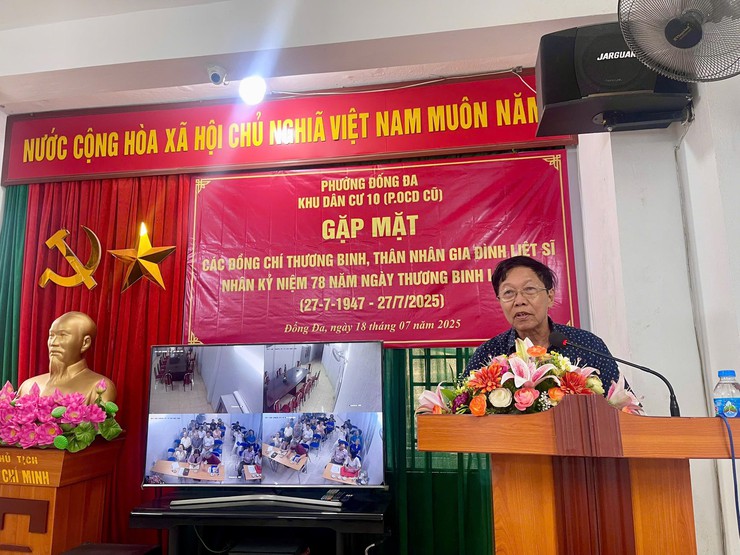 Khu dân cư 10 Ô Chợ Dừa, phường Đống Đa tổ chức Gặp mặt các đồng chí thương binh, thân nhân gia đình liệt sĩ nhân kỉ niệm 78 năm Ngày Thương binh, Liệt sĩ - Ảnh 1.