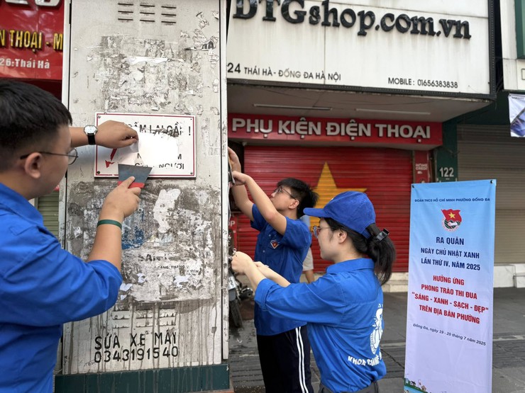 Tuổi trẻ Đống Đa ra quân Ngày chủ nhật xanh lần thứ IV và hưởng ứng phong trào thi đua "Sáng - xanh - sạch - đẹp" trên địa bàn phường- Ảnh 1.