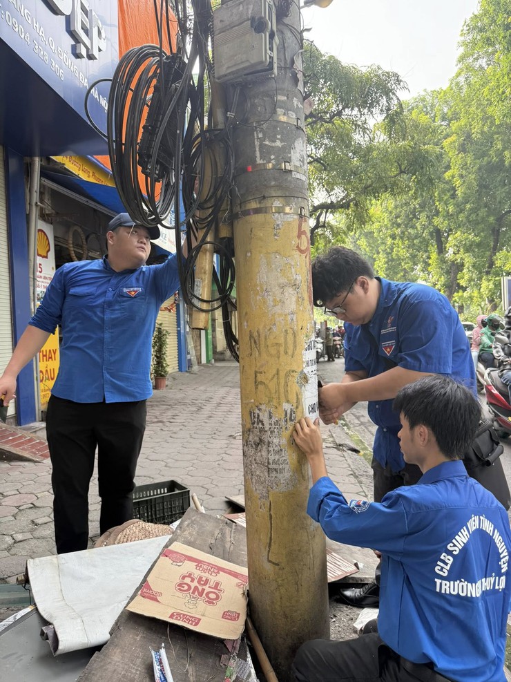 Tuổi trẻ Đống Đa ra quân Ngày chủ nhật xanh lần thứ IV và hưởng ứng phong trào thi đua "Sáng - xanh - sạch - đẹp" trên địa bàn phường- Ảnh 8.