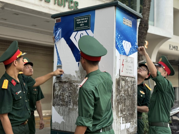 Tuổi trẻ Đống Đa ra quân Ngày chủ nhật xanh lần thứ IV và hưởng ứng phong trào thi đua "Sáng - xanh - sạch - đẹp" trên địa bàn phường- Ảnh 6.