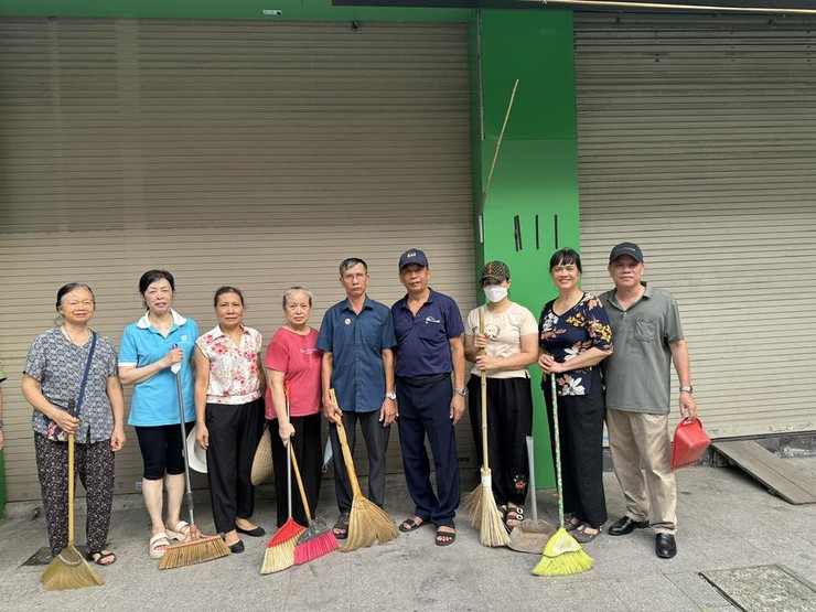 Các khu dân cư, tổ dân phố phường Đống Đa ra quân "Ngày cuối tuần xanh"- Ảnh 9.
