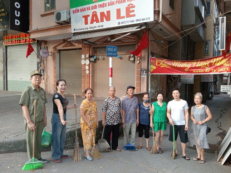 Các khu dân cư, tổ dân phố phường Đống Đa ra quân "Ngày cuối tuần xanh"- Ảnh 6.