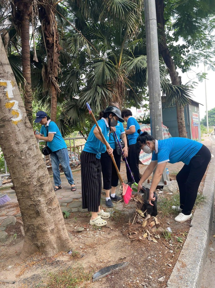 Các khu dân cư, tổ dân phố phường Đống Đa ra quân "Ngày cuối tuần xanh"- Ảnh 4.
