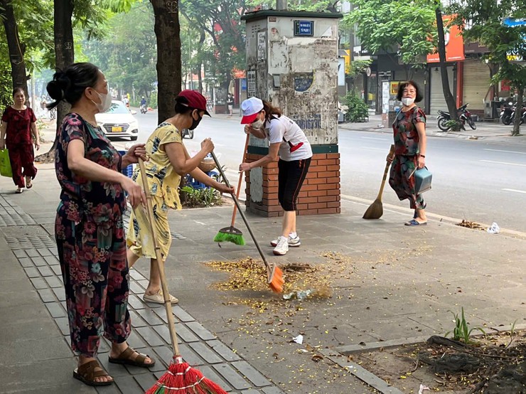 Các khu dân cư, tổ dân phố phường Đống Đa ra quân "Ngày cuối tuần xanh"- Ảnh 10.