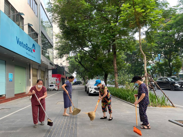 Các khu dân cư, tổ dân phố phường Đống Đa ra quân "Ngày cuối tuần xanh"- Ảnh 13.