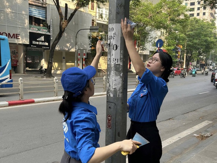 Tuổi trẻ Đống Đa ra quân Ngày chủ nhật xanh lần thứ IV và hưởng ứng phong trào thi đua "Sáng - xanh - sạch - đẹp" trên địa bàn phường- Ảnh 10.
