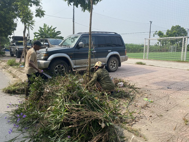 Phường Long Biên ra quân đảm bảo an ninh chính trị, trật tự an toàn xã hội – an toàn giao thông, trật tự xây dựng và đảm bảo vệ sinh môi trường- Ảnh 10.