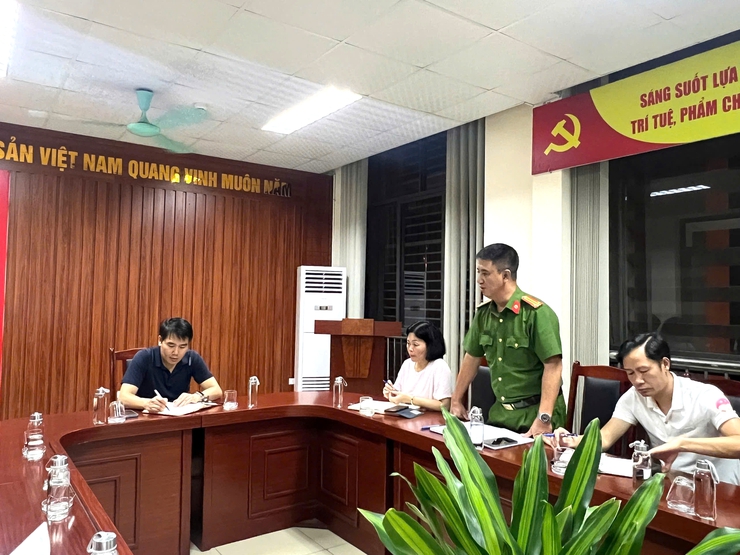 Phường Lĩnh Nam khẩn trương khắc phục hậu quả do giông lốc gây ra- Ảnh 1.