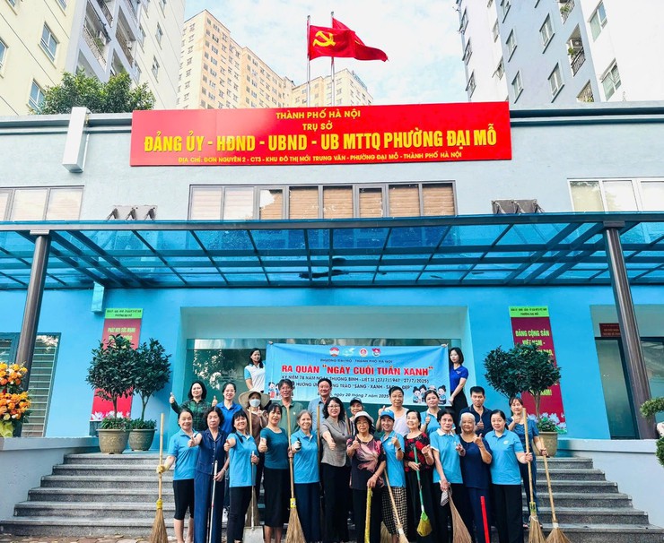 MẶT TRẬN TỔ QUỐC VÀ CÁC TỔ CHỨC CHÍNH TRỊ XÃ HỘI PHƯỜNG ĐẠI MỖ RA QUÂN TỔNG VỆ SINH MÔI TRƯỜNG HƯỞNG ỨNG NGÀY “CUỐI TUẦN XANH” THÁNG 7 NĂM 2025- Ảnh 1.