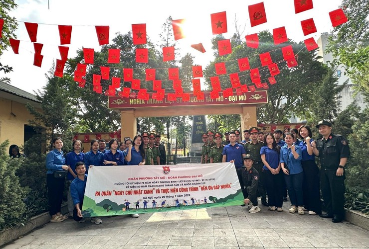 TUỔI TRẺ PHƯỜNG ĐẠI MỖ RA QUÂN TỔNG VỆ SINH MÔI TRƯỜNG HƯỞNG ỨNG NGÀY “CHỦ NHẬT XANH” VÀ THỰC HIỆN CÔNG TRÌNH “ĐỀN ƠN ĐÁP NGHĨA” - Ảnh 1.