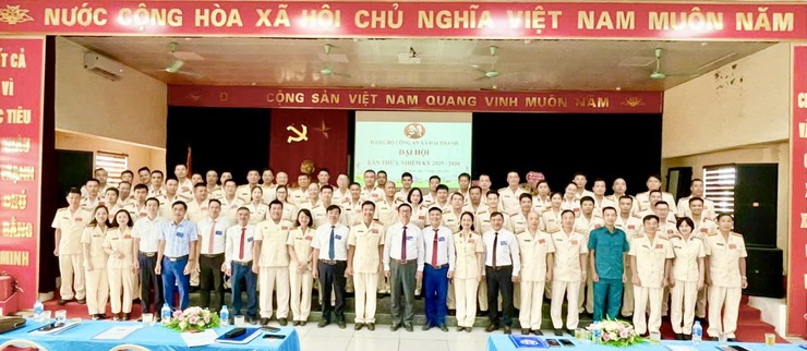 100% ĐẠI BIỂU NHẤT TRÍ THÔNG QUA NGHỊ QUYẾT ĐẠI HỘI ĐẢNG BỘ CÔNG AN XÃ ĐẠI THANH LẦN THỨ I
NHIỆM KỲ 2025 – 2030- Ảnh 7.