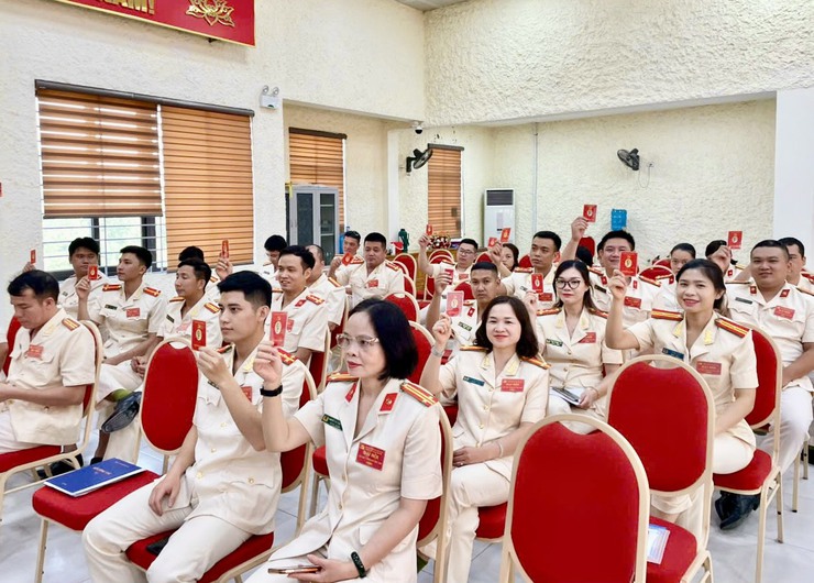 100% ĐẠI BIỂU NHẤT TRÍ THÔNG QUA NGHỊ QUYẾT ĐẠI HỘI ĐẢNG BỘ CÔNG AN XÃ ĐẠI THANH LẦN THỨ I
NHIỆM KỲ 2025 – 2030- Ảnh 4.