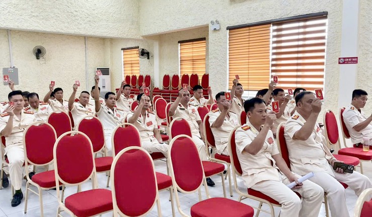 100% ĐẠI BIỂU NHẤT TRÍ THÔNG QUA NGHỊ QUYẾT ĐẠI HỘI ĐẢNG BỘ CÔNG AN XÃ ĐẠI THANH LẦN THỨ I
NHIỆM KỲ 2025 – 2030- Ảnh 5.