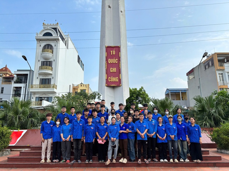Đoàn Thanh niên xã Bình Minh đã đồng loạt ra quân hưởng ứng Ngày cao điểm chung tay xây dựng nông thôn mới năm 2025 gắn với Ngày Chủ nhật xanh tình nguyện lần thứ IV.- Ảnh 6.