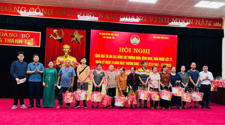 Tri Ân Người Có Công: MTTQ xã Thanh Trì - Gia đình Sen xanh tặng quà tới các đồng chí thương Binh, bệnh Binh và thân nhân liệt sỹ- Ảnh 3.