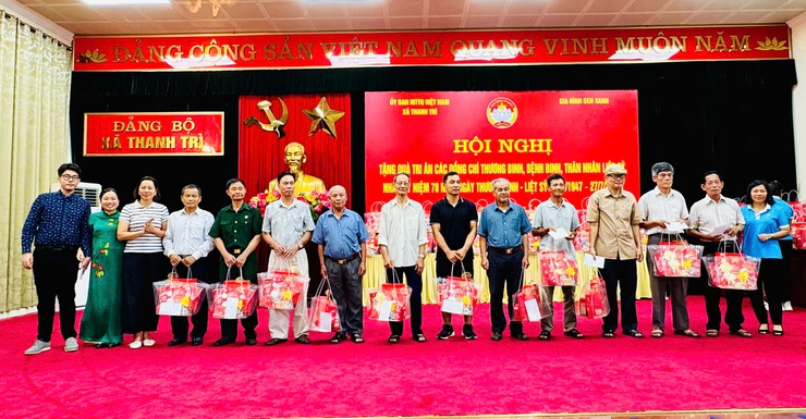Tri Ân Người Có Công: MTTQ xã Thanh Trì - Gia đình Sen xanh tặng quà tới các đồng chí thương Binh, bệnh Binh và thân nhân liệt sỹ- Ảnh 6.