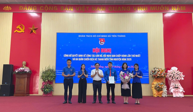 Đoàn Thanh niên xã Tiến Thắng tổ chức Hội nghị công bố quyết định về công tác cán bộ và ra quân Chiến dịch Thanh niên tình nguyện hè năm 2025- Ảnh 2.