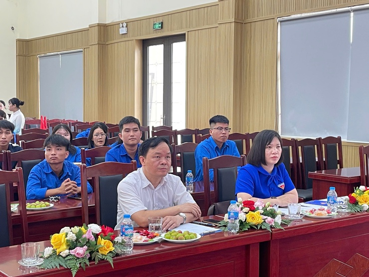 Đoàn Thanh niên xã Tiến Thắng tổ chức Hội nghị công bố quyết định về công tác cán bộ và ra quân Chiến dịch Thanh niên tình nguyện hè năm 2025- Ảnh 1.