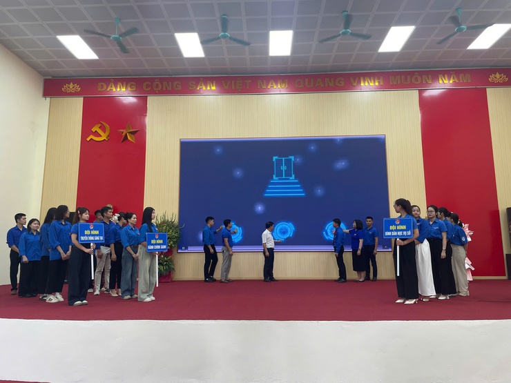 Đoàn Thanh niên xã Tiến Thắng tổ chức Hội nghị công bố quyết định về công tác cán bộ và ra quân Chiến dịch Thanh niên tình nguyện hè năm 2025- Ảnh 5.
