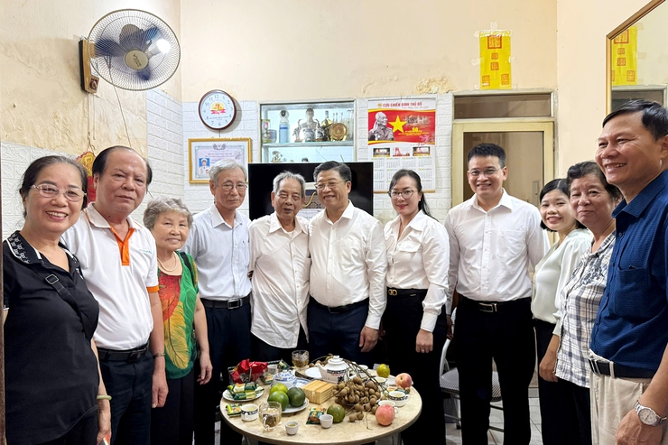 Phường Thanh Xuân thăm, tặng quà các gia đình chính sách- Ảnh 10.