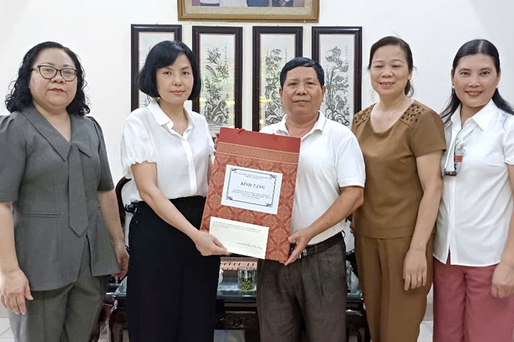 Phường Thanh Xuân thăm, tặng quà các gia đình chính sách- Ảnh 12.