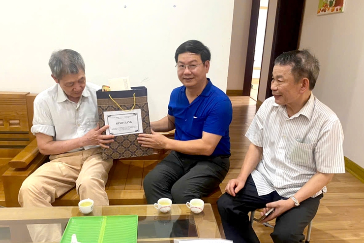 Phường Thanh Xuân thăm, tặng quà các gia đình chính sách- Ảnh 13.