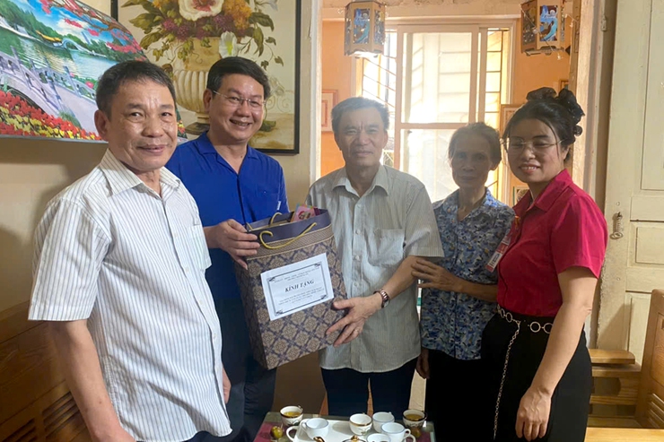 Phường Thanh Xuân thăm, tặng quà các gia đình chính sách- Ảnh 14.