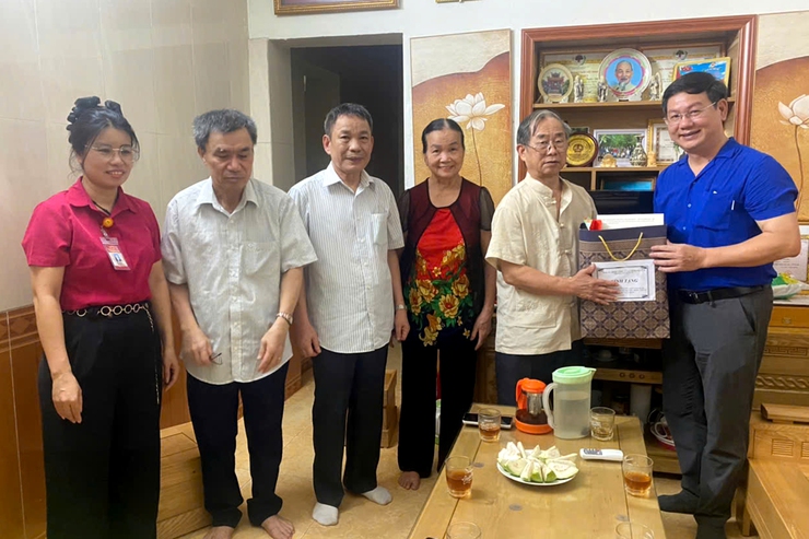 Phường Thanh Xuân thăm, tặng quà các gia đình chính sách- Ảnh 15.