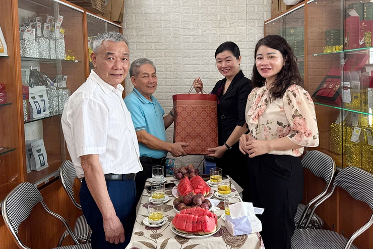 Phường Thanh Xuân thăm, tặng quà các gia đình chính sách- Ảnh 17.
