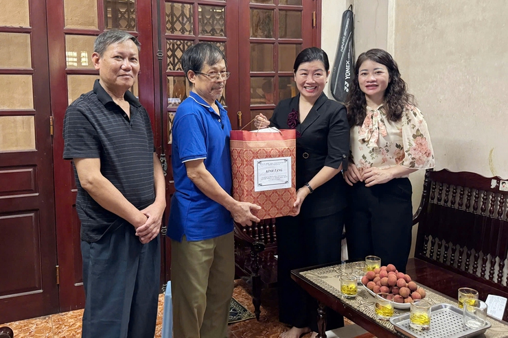 Phường Thanh Xuân thăm, tặng quà các gia đình chính sách- Ảnh 16.