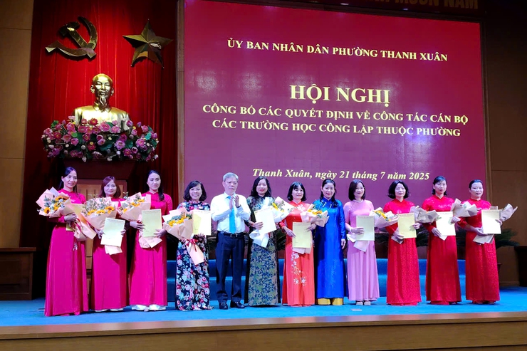 Phường Thanh Xuân tổ chức Hội nghị công bố các quyết định về công tác cán bộ các trường học công lập thuộc phường- Ảnh 2.
