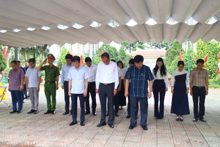 Phường Tây Hồ tổ chức Lễ dâng hương tưởng niệm các Anh hùng liệt sĩ nhân kỷ niệm 78 năm Ngày Thương binh – Liệt sĩ (27/7/1947 – 27/7/2025)- Ảnh 1.