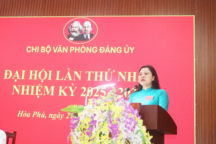 Chi bộ Văn phòng Đảng ủy xã Hòa Phú tổ chức thành công Đại hội lần thứ nhất, nhiệm kỳ 2025 – 2030- Ảnh 3.