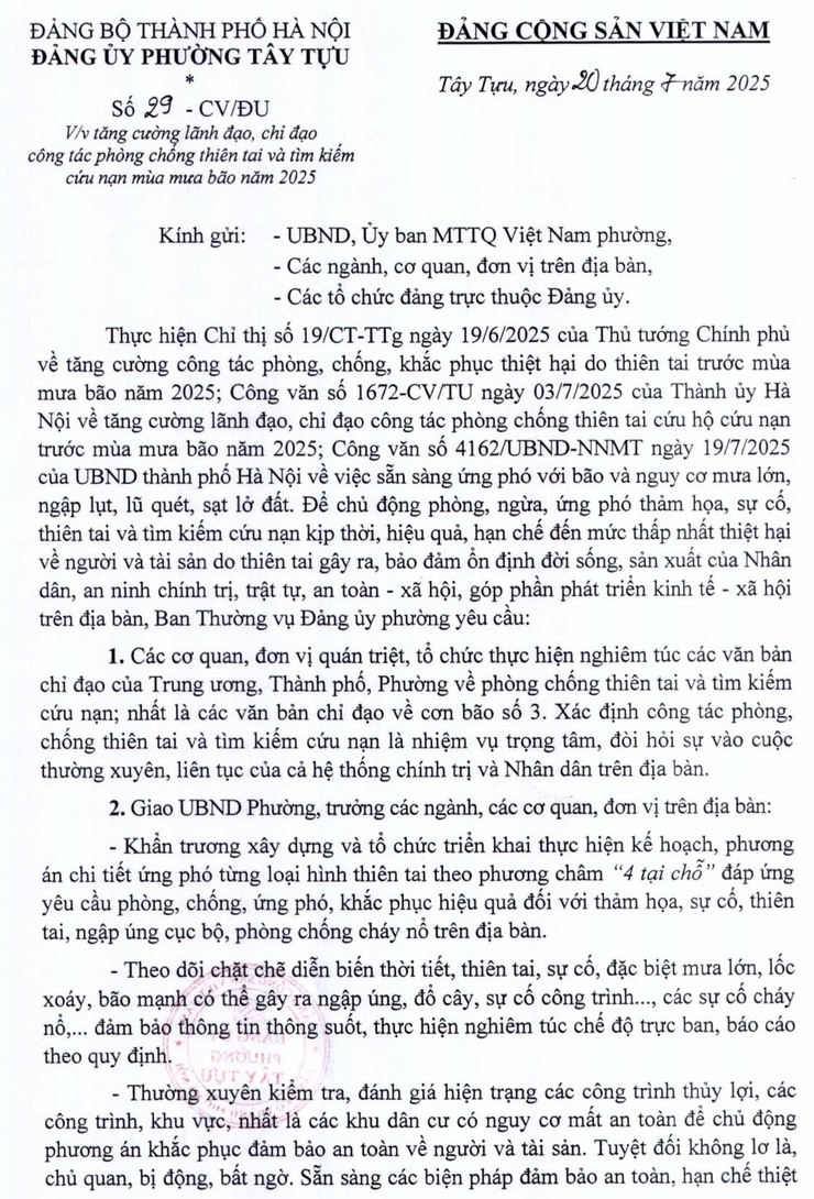 Đảng ủy phường Tây Tựu tăng cường lãnh đạo, chỉ đạo công tác phòng chống thiên tai và tìm kiếm cứu nạn mùa mưa bão năm 2025- Ảnh 1.