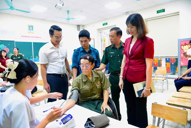 Phường Hoàn Kiếm: Chăm lo sức khoẻ người có công, gia đình chính sách- Ảnh 11.