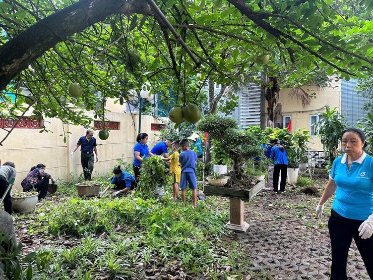 Ủy ban MTTQ Việt Nam và các tổ chức chính trị - xã hội phường Bồ Đề ra quân 'Ngày cuối tuần xanh'- Ảnh 5.