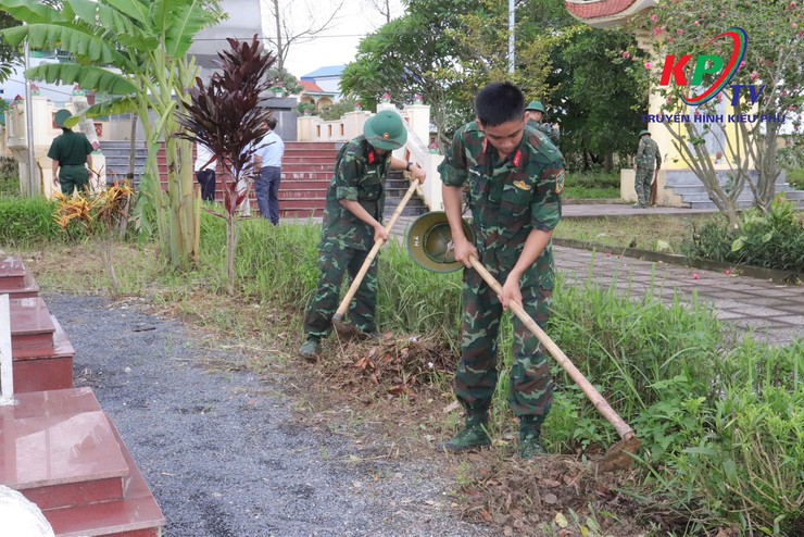 Xã Kiều Phú tổ chức Lễ Phát động Quân- Dân ra quân tổng vệ sinh môi trường, trồng cây xanh hưởng ứng phong trào Sáng- xanh –sạch- đẹp trên địa bàn- Ảnh 7.