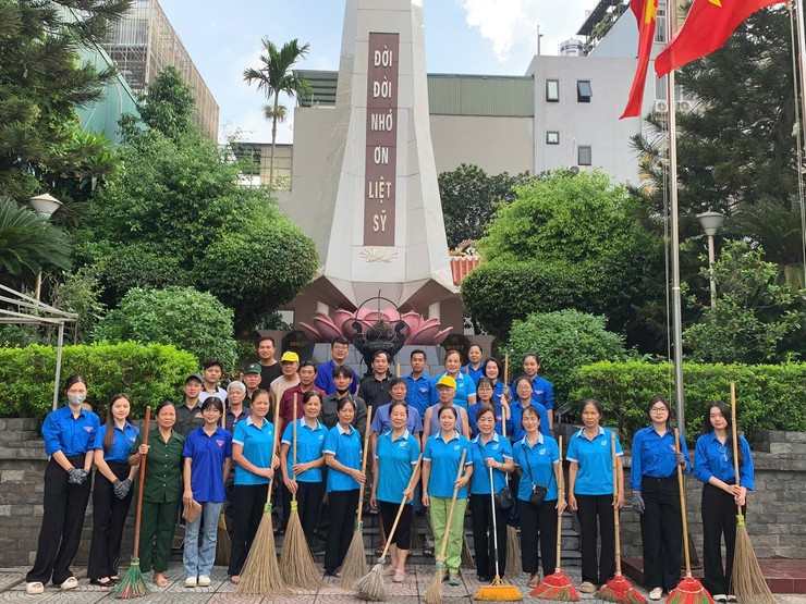 Ủy ban MTTQ Việt Nam và các tổ chức chính trị - xã hội phường Bồ Đề ra quân 'Ngày cuối tuần xanh'- Ảnh 3.