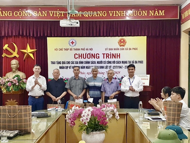 Hà Nội: Trao tặng quà tri ân người có công và các hộ gia đình khó khăn tại xã Đa Phúc- Ảnh 3.