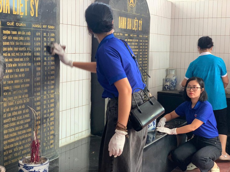 Ủy ban MTTQ Việt Nam và các tổ chức chính trị - xã hội phường Bồ Đề ra quân 'Ngày cuối tuần xanh'- Ảnh 9.