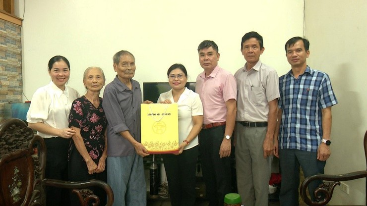 Phó Bí thư Thường trực Đảng uỷ xã Nguyễn Thanh Tú thăm hỏi, tri ân các đồng chí thương, bệnh binh, gia đình liệt sĩ tiêu biểu nhân kỷ niệm 78 năm Ngày Thương binh Liệt sỹ 27/7- Ảnh 3.