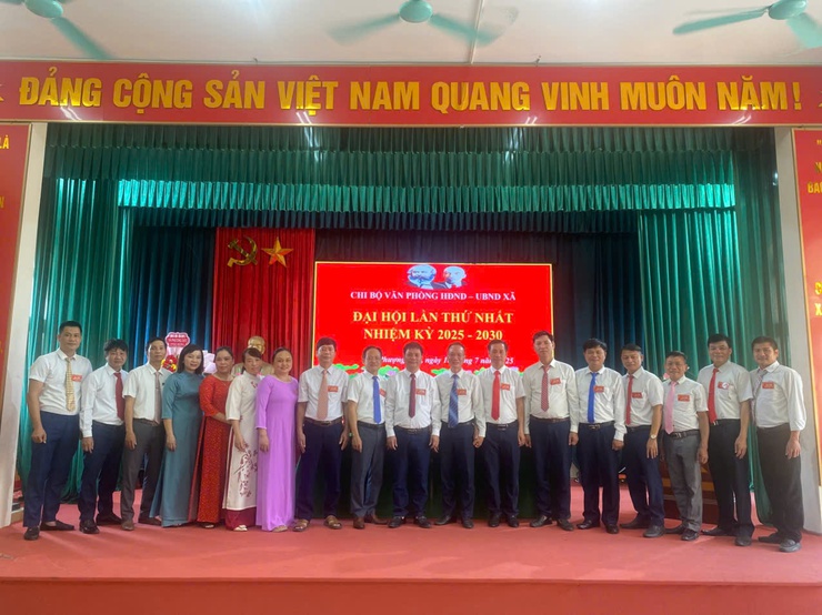 ĐẠI HỘI CHI BỘ VĂN PHÒNG HĐND-UBND XÃ PHƯỢNG DỰC LẦN THỨ I, NHIỆM KỲ 2025–2030- Ảnh 2.