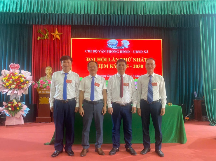 ĐẠI HỘI CHI BỘ VĂN PHÒNG HĐND-UBND XÃ PHƯỢNG DỰC LẦN THỨ I, NHIỆM KỲ 2025–2030- Ảnh 1.