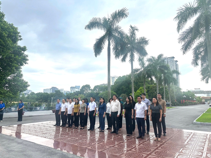 Phường Cầu Giấy tổ chức lễ dâng hương tri ân các anh hùng liệt sỹ nhân dịp kỷ niệm 78 năm ngày Thương binh - Liệt sỹ (27/7/1947 – 27/7/2025)- Ảnh 1.