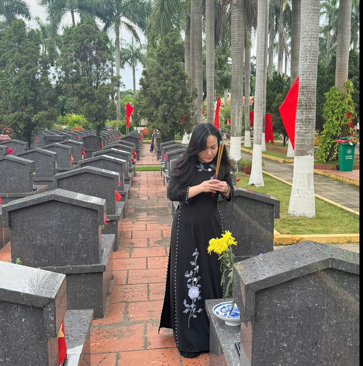 ĐẢNG ỦY - HĐND - UBND - UB MTTQ VIỆT NAM PHƯỜNG KIM LIÊN DÂNG HƯƠNG TƯỞNG NIỆM 
CÁC ANH HÙNG LIỆT SĨ TẠI NGHĨA TRANG THÀNH PHỐ HÀ NỘI- Ảnh 4.
