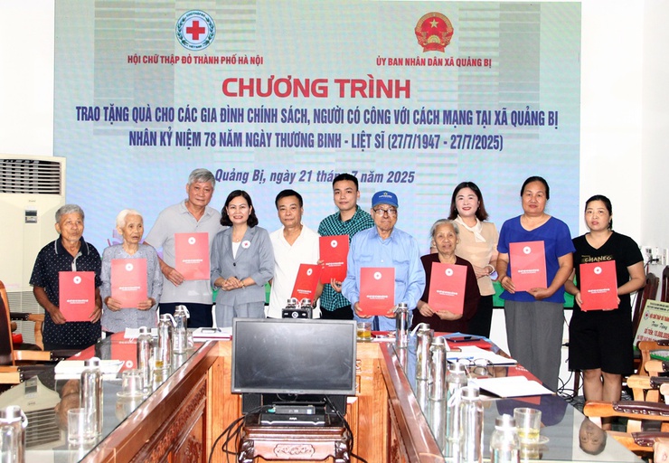 Hội Chữ thập đỏ thành phố Hà Nội tặng 20 suất quà cho người có công ở xã Quảng Bị- Ảnh 3.