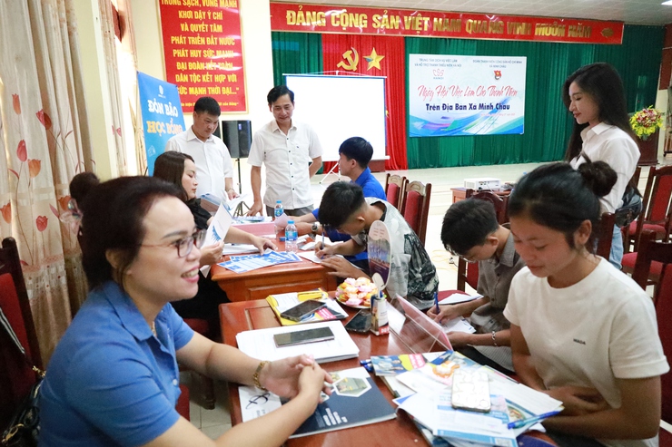 Hơn 100 đoàn viên thanh niên xã đảo Minh Châu được tư vấn, hướng nghiệp- Ảnh 5.